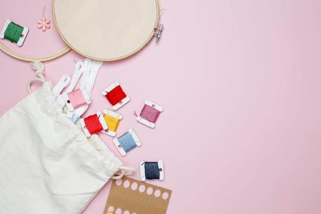 Zestawy do haftu w pastelowych kolorach